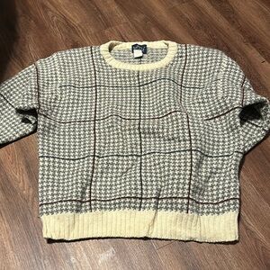 Woolrich Cream and Gray Crewneck Sweater